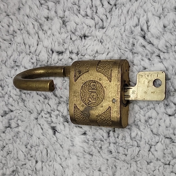 Vintage Yale Lock and Key Set - Picture 8 of 9